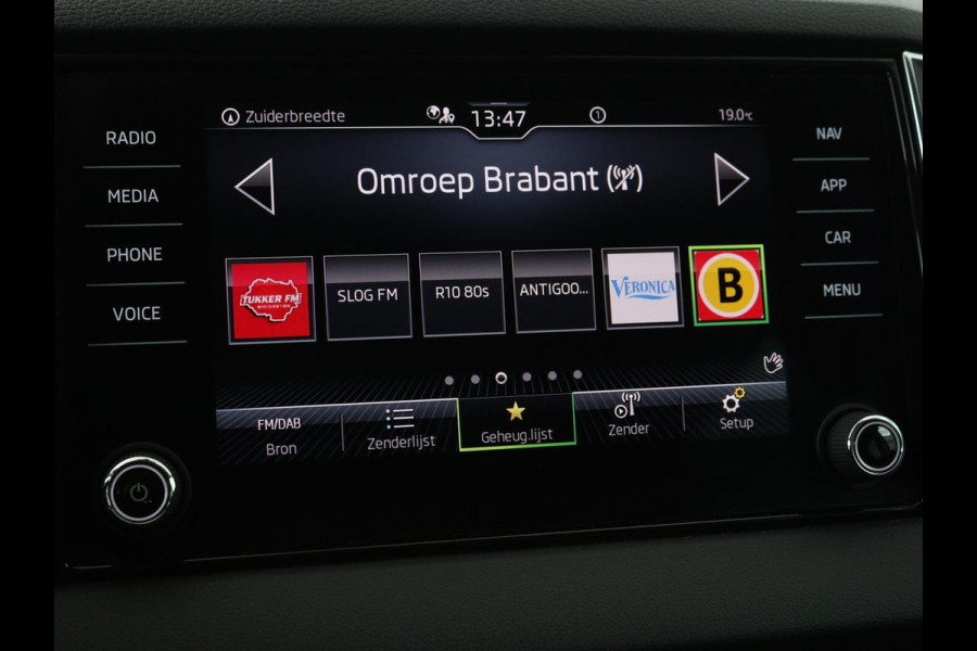 Škoda Karoq 1.0 TSI Business Edition | Panoramadak | Stoelverwarming | Trekhaak | Carplay | Navigatie | Climate control | Parkeerhulp | Cruise control