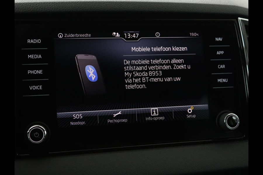 Škoda Karoq 1.0 TSI Business Edition | Panoramadak | Stoelverwarming | Trekhaak | Carplay | Navigatie | Climate control | Parkeerhulp | Cruise control