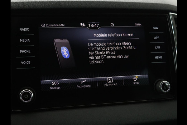 Škoda Karoq 1.0 TSI Business Edition | Panoramadak | Stoelverwarming | Trekhaak | Carplay | Navigatie | Climate control | Parkeerhulp | Cruise control