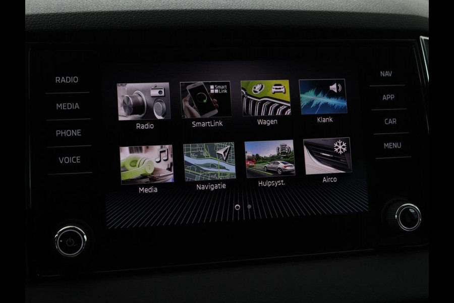 Škoda Karoq 1.0 TSI Business Edition | Panoramadak | Stoelverwarming | Trekhaak | Carplay | Navigatie | Climate control | Parkeerhulp | Cruise control