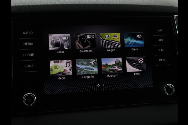 Škoda Karoq 1.0 TSI Business Edition | Panoramadak | Stoelverwarming | Trekhaak | Carplay | Navigatie | Climate control | Parkeerhulp | Cruise control