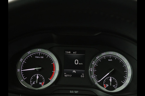 Škoda Karoq 1.0 TSI Business Edition | Panoramadak | Stoelverwarming | Trekhaak | Carplay | Navigatie | Climate control | Parkeerhulp | Cruise control