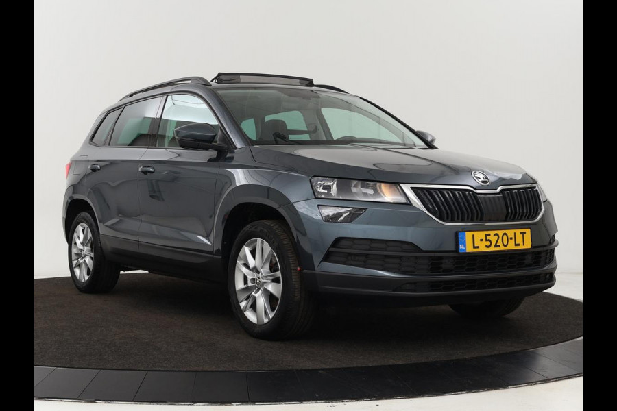Škoda Karoq 1.0 TSI Business Edition | Panoramadak | Stoelverwarming | Trekhaak | Carplay | Navigatie | Climate control | Parkeerhulp | Cruise control