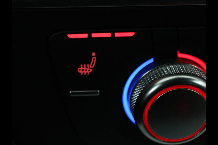 Audi A6 2.0 TFSI quattro S line | Stoelverwarming | Trekhaak | Leder/Alcantara | Camera | Navigatie | Achterbankverwarming | 20'' lichtmetalen velgen | Xenon | Parkeerhulp | Bluetooth