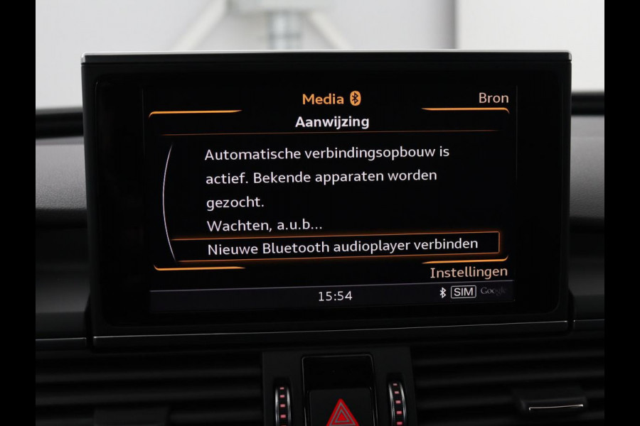 Audi A6 2.0 TFSI quattro S line | Stoelverwarming | Trekhaak | Leder/Alcantara | Camera | Navigatie | Achterbankverwarming | 20'' lichtmetalen velgen | Xenon | Parkeerhulp | Bluetooth