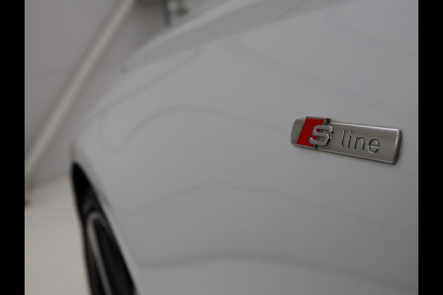 Audi A6 2.0 TFSI quattro S line | Stoelverwarming | Trekhaak | Leder/Alcantara | Camera | Navigatie | Achterbankverwarming | 20'' lichtmetalen velgen | Xenon | Parkeerhulp | Bluetooth