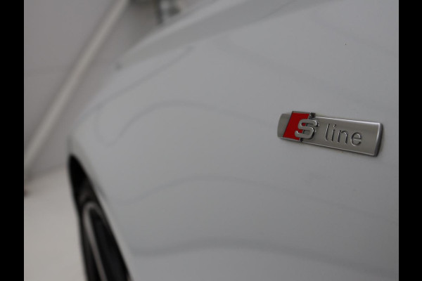Audi A6 2.0 TFSI quattro S line | Stoelverwarming | Trekhaak | Leder/Alcantara | Camera | Navigatie | Achterbankverwarming | 20'' lichtmetalen velgen | Xenon | Parkeerhulp | Bluetooth