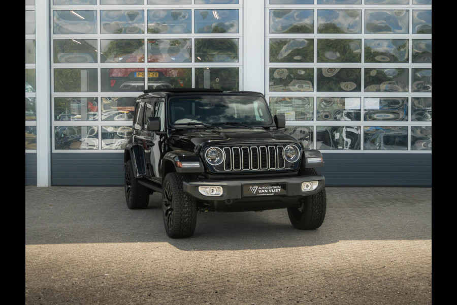 Jeep Wrangler Unlimited 4xe 380 Sahara | Uit voorraad leverbaar | MY25 | Sky One-Touch Power Soft Top | 22" Brute velgen | Geel kenteken !