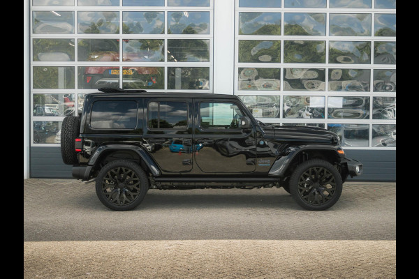 Jeep Wrangler Unlimited 4xe 380 Sahara | Uit voorraad leverbaar | MY25 | Sky One-Touch Power Soft Top | 22" Brute velgen | Geel kenteken !