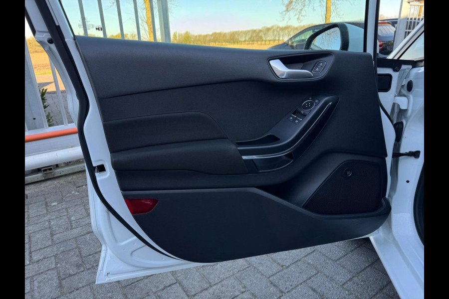 Ford Fiesta 1.0 EcoBoost Titanium NIEUWE RIEM / WINTERPACK / INPARKEREN / LMV / CARPLAY / NAVIGATIE / ACC / CAMERA
