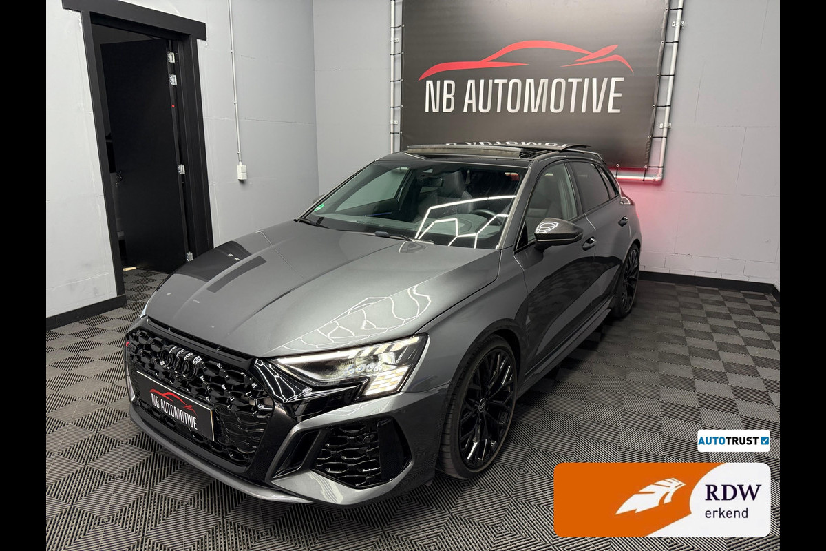 Audi RS3 Sportback 2.5 TFSI Quattro Audi RS3 Sportback 2.5 TFSI Quattro