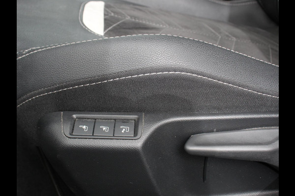 Opel Mokka 1.2 Turbo 130pk Automaat Ultimate Navigatie Apple Carplay/Android Auto Camera Parkeersensoren achter Crusie Control Stoel-en stuurverwarming Ledverlichting Getinte ramen Climate Control