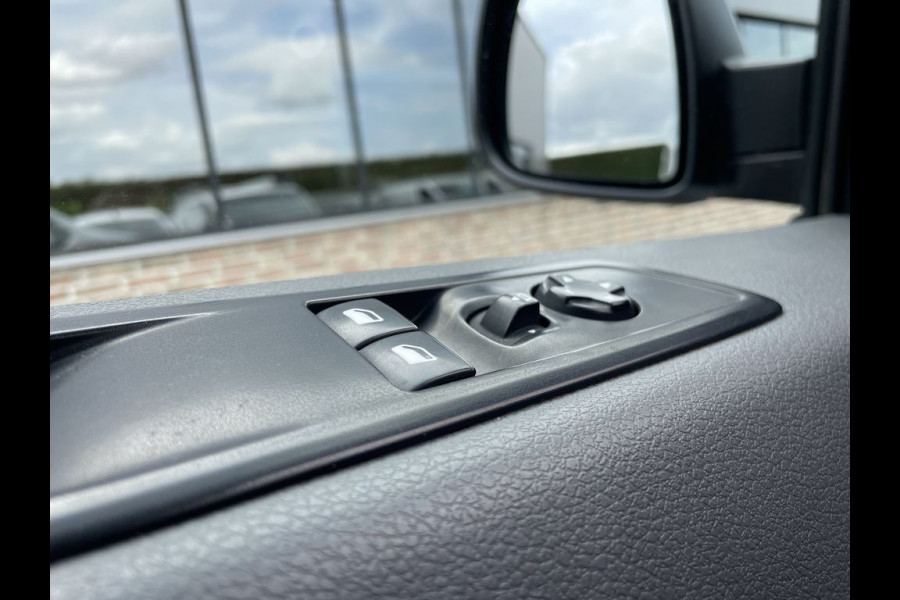 Opel Vivaro 2.0 CDTI E6 150pk L2 Innovation 3-zits Lease €238 p/m, Airco, Navi + Camera, PDC, Trekhaak, Volledig onderhoudshistorie aanwezig