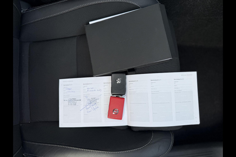 Volvo XC40 2.0 T4 190 PK AUT. Pano|El.Trekhaak|AutoPilot