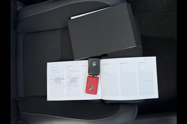 Volvo XC40 2.0 T4 190 PK AUT. Pano|El.Trekhaak|AutoPilot