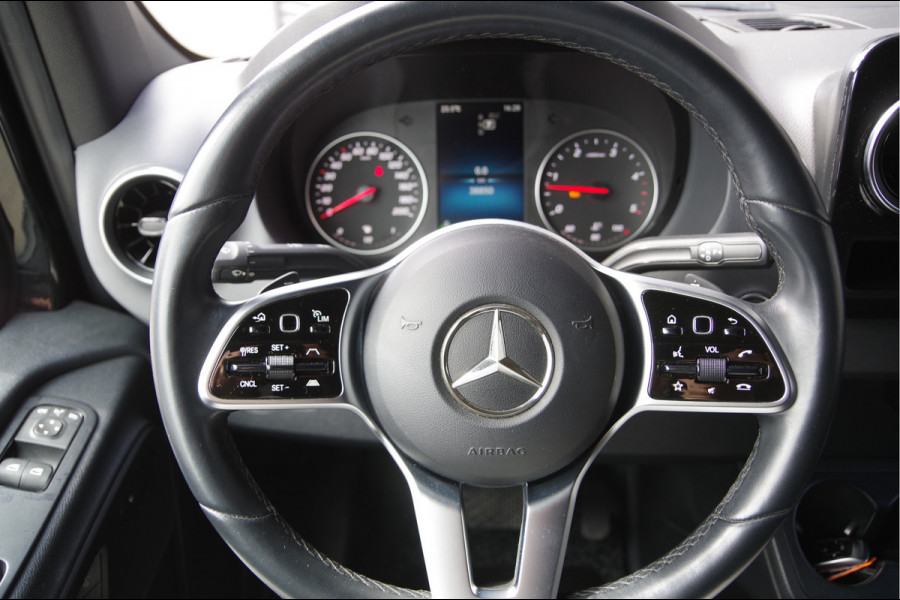 Mercedes-Benz Sprinter 319 3.0 V6 CDI L2H2 AUT. LED, ADAPT. CRUISE, 3.5T TREKHAAK, 38.000KM! 360 CAMERA, MBUX 10.25'', CLIMA, STOELVERWARMING, STANDKAC