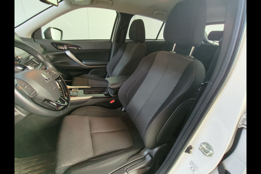 Mitsubishi Eclipse Cross 2.4 PHEV Intense Rijklaar + 12 maanden Bovag-garantie Henk Jongen Auto's in Helmond,  al 50 jaar service zoals 't hoort!
