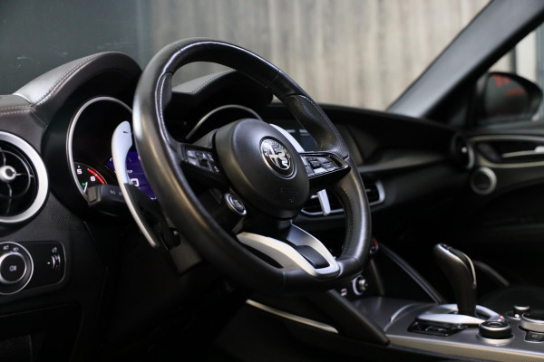 Alfa Romeo Stelvio 2.0 T AWD 6C Villa d'Este / Acc / Lane Assist / HK / Dode Hoek / Camera / Open Panoramadak / Led / Pdc / 20 Inc