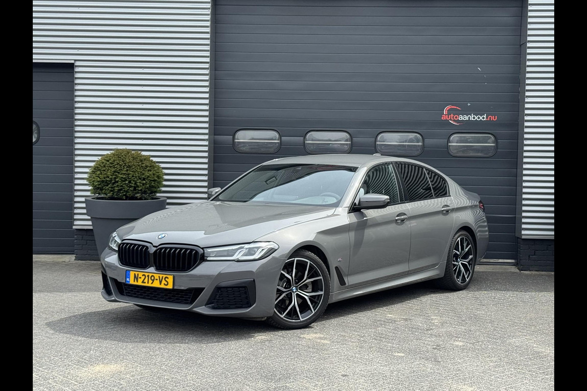 BMW 5 Serie 520i High Executive M pakket | Camera | 19 Inch Lichtmetalen Velgen | Navigatie | Stoelverwarming BMW 5 Serie 520i High Executive M pakket | Camera | 19 Inch Lichtmetalen Velgen | Navigatie | Stoelverwarming