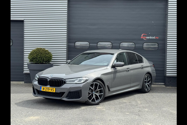 BMW 5 Serie 520i High Executive M pakket | Camera | 19 Inch Lichtmetalen Velgen | Navigatie | Stoelverwarming