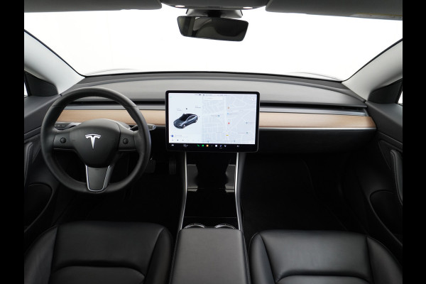 Tesla Model 3 RWD SR+ 60kWh 325PK FSD 2.5-Computer Priv.Glas Lmv 19" AutoPilot Leder PanoDak Adaptive-Cruise Lmv Camera's Elektr.-Stuur+Stoele Navi LED Comfortstoelen ACC DAB GSM-Sleutel+Voorverwarmen interieur via App One-Pedal-Drive Origineel Nederlandse auto tot 11kw laden thuis! Garantie Accu tot 30-09-2027 max 160.000km 1.584kg licht! (23 euro belasting p/m)
