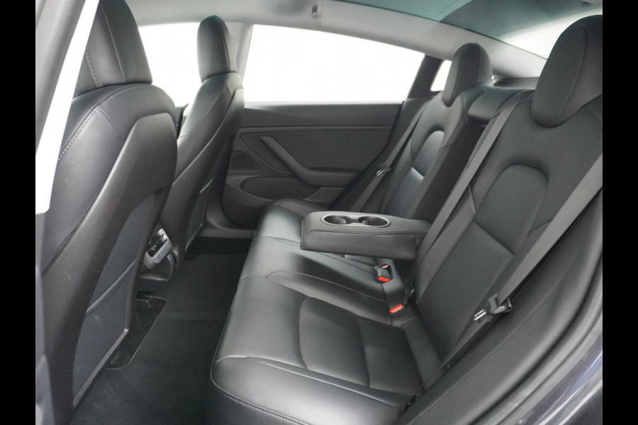 Tesla Model 3 RWD SR+ 60kWh 325PK FSD 2.5-Computer Priv.Glas Lmv 19" AutoPilot Leder PanoDak Adaptive-Cruise Lmv Camera's Elektr.-Stuur+Stoele Navi LED Comfortstoelen ACC DAB GSM-Sleutel+Voorverwarmen interieur via App One-Pedal-Drive Origineel Nederlandse auto tot 11kw laden thuis! Garantie Accu tot 30-09-2027 max 160.000km 1.584kg licht! (23 euro belasting p/m)