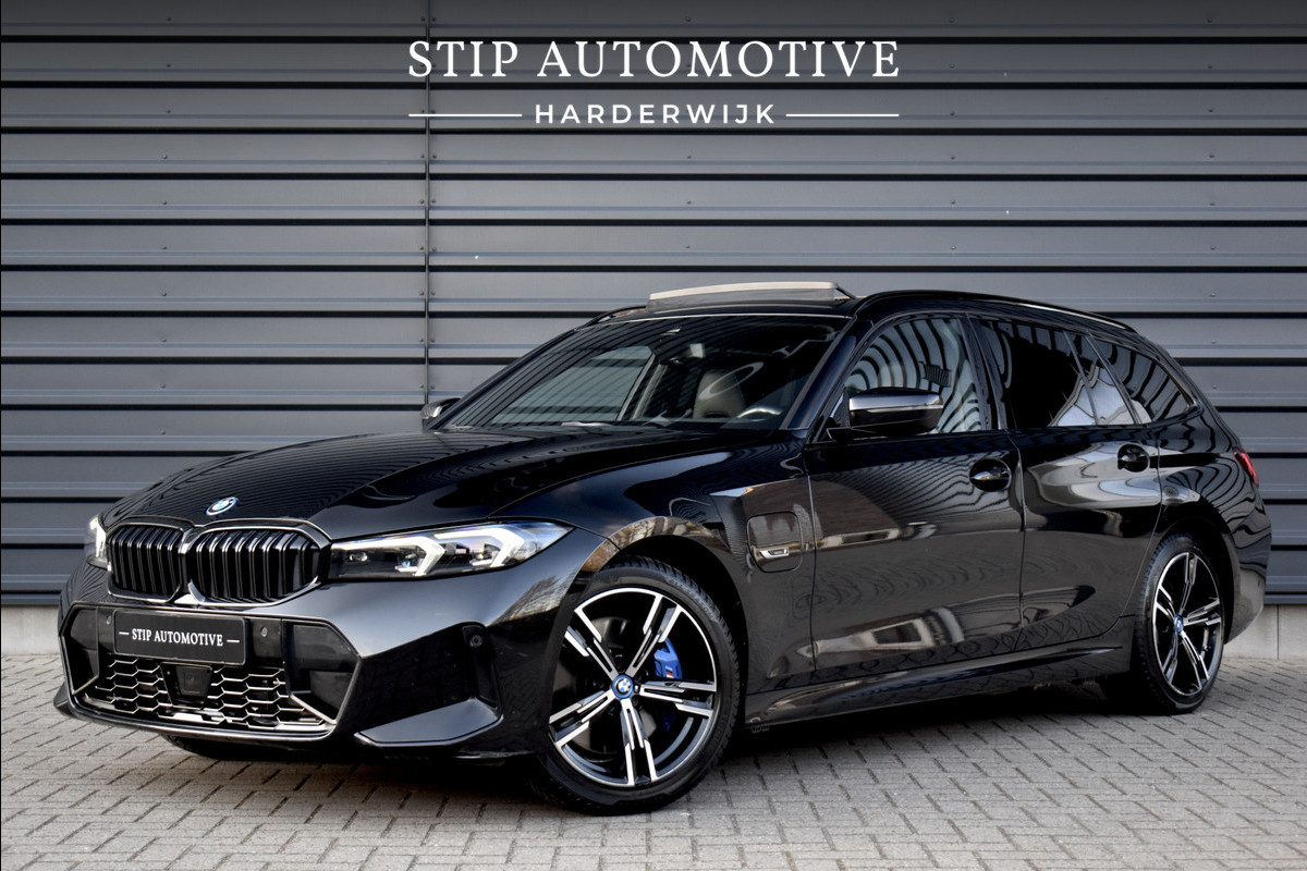BMW 3 Serie Touring 330e M Sport Pro | Panoramadak | ACC | Harman/Kardon | M Seats | Comfort Access | Head-Up | Laser | BMW 3 Serie Touring 330e M Sport Pro | Panoramadak | ACC | Harman/Kardon | M Seats | Comfort Access | Head-Up | Laser |