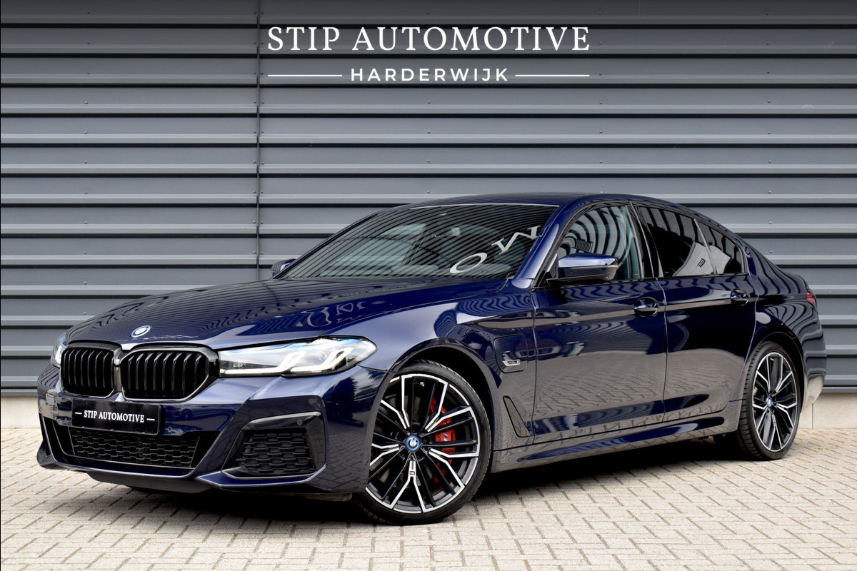 BMW 5 Serie 545e xDrive 394pk M Sport Plus | Laserlight | 20'' Velgen | 360 Camera | Comfort Zetels | Head-Up | Memory | BMW 5 Serie 545e xDrive 394pk M Sport Plus | Laserlight | 20'' Velgen | 360 Camera | Comfort Zetels | Head-Up | Memory |