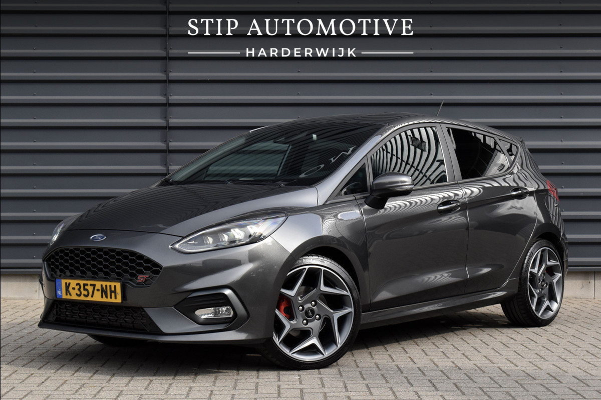 Ford Fiesta 1.5 ST-3 200pk | Recaro Seats | Camera | B&O Audio | Stuur + Stoelverwarming | CarPlay | Orig. NL | Ford Fiesta 1.5 ST-3 200pk | Recaro Seats | Camera | B&O Audio | Stuur + Stoelverwarming | CarPlay | Orig. NL |