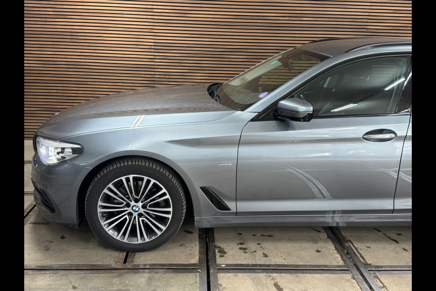 BMW 5 Serie Touring 520i High Executive Sportline | Leer | 360° Camera | Trekhaak