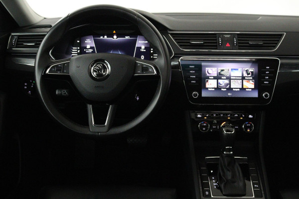 Škoda Superb Combi 1.5 TSI ACT Business Edition (PANORAMADAK, STOELVERWARMING, CAMERA, ELEKTR STOELEN, CRUISE, NL-AUTO)