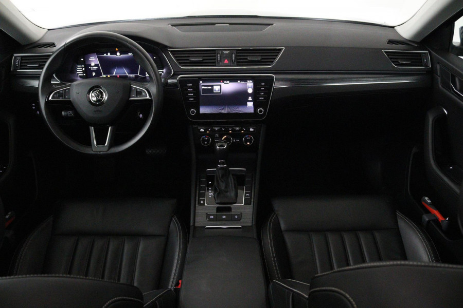 Škoda Superb Combi 1.5 TSI ACT Business Edition (PANORAMADAK, STOELVERWARMING, CAMERA, ELEKTR STOELEN, CRUISE, NL-AUTO)