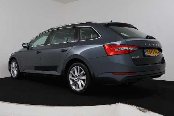 Škoda Superb Combi 1.5 TSI ACT Business Edition (PANORAMADAK, STOELVERWARMING, CAMERA, ELEKTR STOELEN, CRUISE, NL-AUTO)
