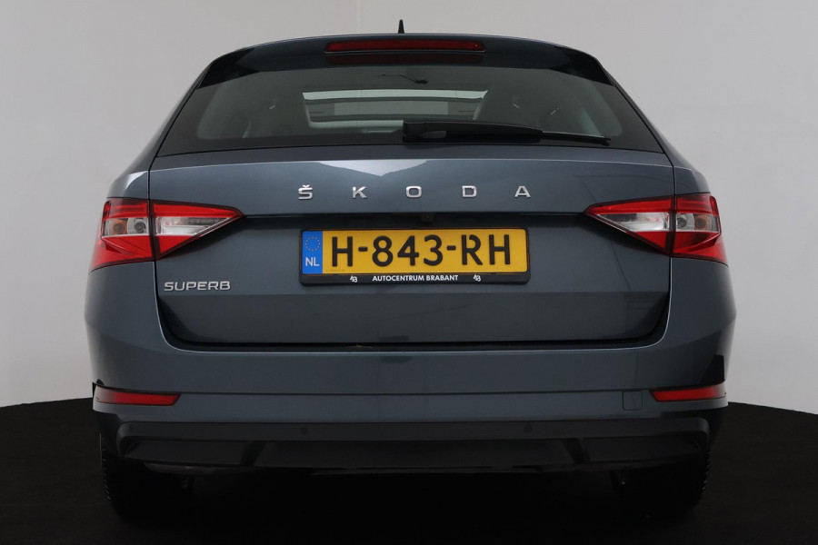 Škoda Superb Combi 1.5 TSI ACT Business Edition (PANORAMADAK, STOELVERWARMING, CAMERA, ELEKTR STOELEN, CRUISE, NL-AUTO)