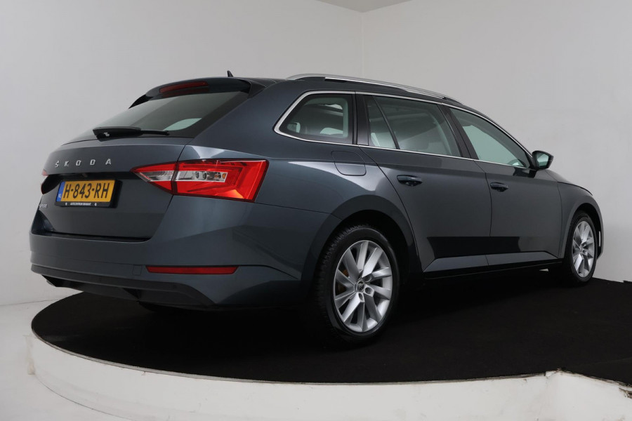 Škoda Superb Combi 1.5 TSI ACT Business Edition (PANORAMADAK, STOELVERWARMING, CAMERA, ELEKTR STOELEN, CRUISE, NL-AUTO)