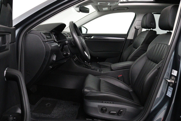 Škoda Superb Combi 1.5 TSI ACT Business Edition (PANORAMADAK, STOELVERWARMING, CAMERA, ELEKTR STOELEN, CRUISE, NL-AUTO)