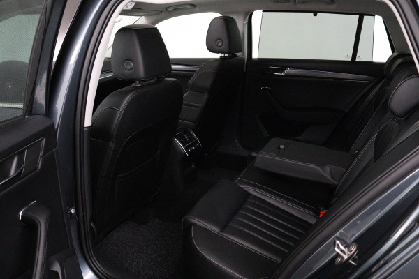 Škoda Superb Combi 1.5 TSI ACT Business Edition (PANORAMADAK, STOELVERWARMING, CAMERA, ELEKTR STOELEN, CRUISE, NL-AUTO)