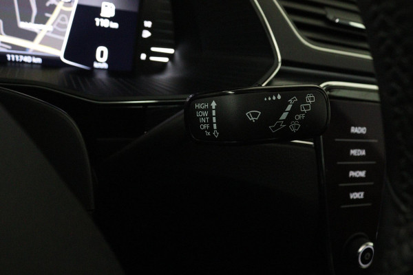 Škoda Superb Combi 1.5 TSI ACT Business Edition (PANORAMADAK, STOELVERWARMING, CAMERA, ELEKTR STOELEN, CRUISE, NL-AUTO)