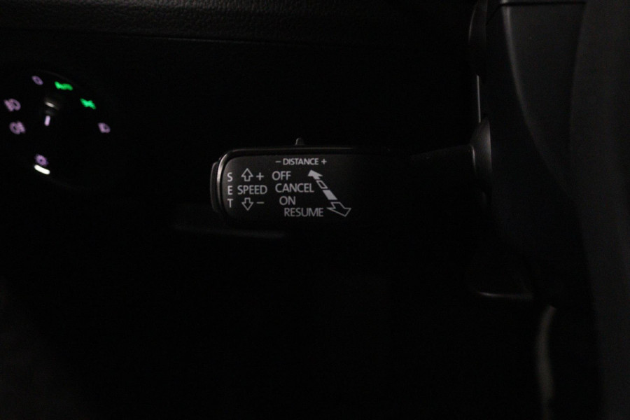 Škoda Superb Combi 1.5 TSI ACT Business Edition (PANORAMADAK, STOELVERWARMING, CAMERA, ELEKTR STOELEN, CRUISE, NL-AUTO)