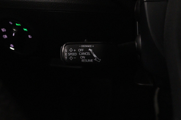 Škoda Superb Combi 1.5 TSI ACT Business Edition (PANORAMADAK, STOELVERWARMING, CAMERA, ELEKTR STOELEN, CRUISE, NL-AUTO)
