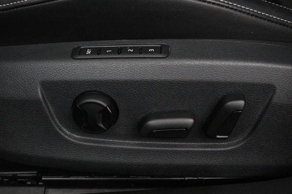 Škoda Superb Combi 1.5 TSI ACT Business Edition (PANORAMADAK, STOELVERWARMING, CAMERA, ELEKTR STOELEN, CRUISE, NL-AUTO)