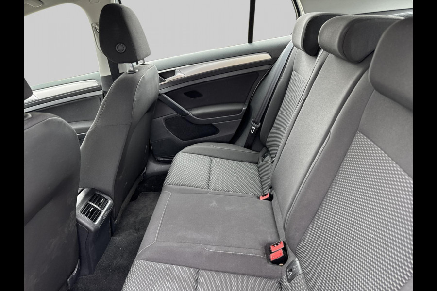 Volkswagen Golf 1.0 TSI Trendline | navigatie |  Apple Carplay/Android Auto | climate control