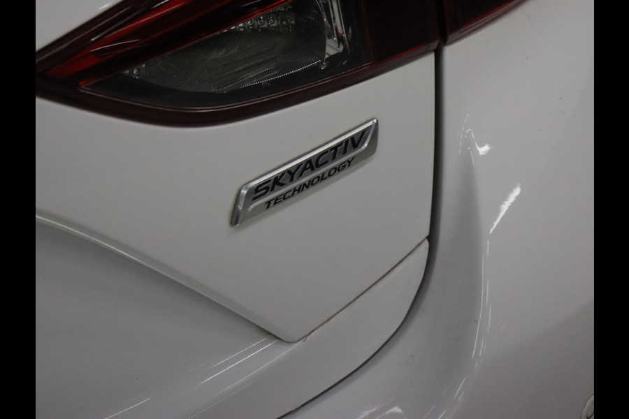 Mazda 3 2.0 SkyActiv-G 120 SkyLease GT [APPLE CARPLAY, LED, PDC V+A, STOEL- EN STUURVERWARMING, CRUISE CONTROL, CLIMATE CONTROL, NAVIGATIE, NIEUWSTAAT]