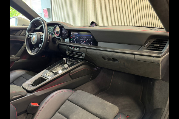 Porsche 911 3.0 Carrera GTS AUT. PANORAMADAK NAVIGATIE APPLE CARPLAY STOELVERWARMING CAMERA PDC AIRCO CRUISE