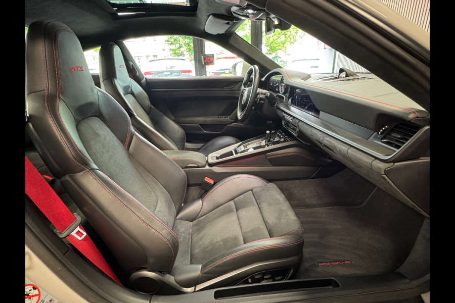 Porsche 911 3.0 Carrera GTS AUT. PANORAMADAK NAVIGATIE APPLE CARPLAY STOELVERWARMING CAMERA PDC AIRCO CRUISE