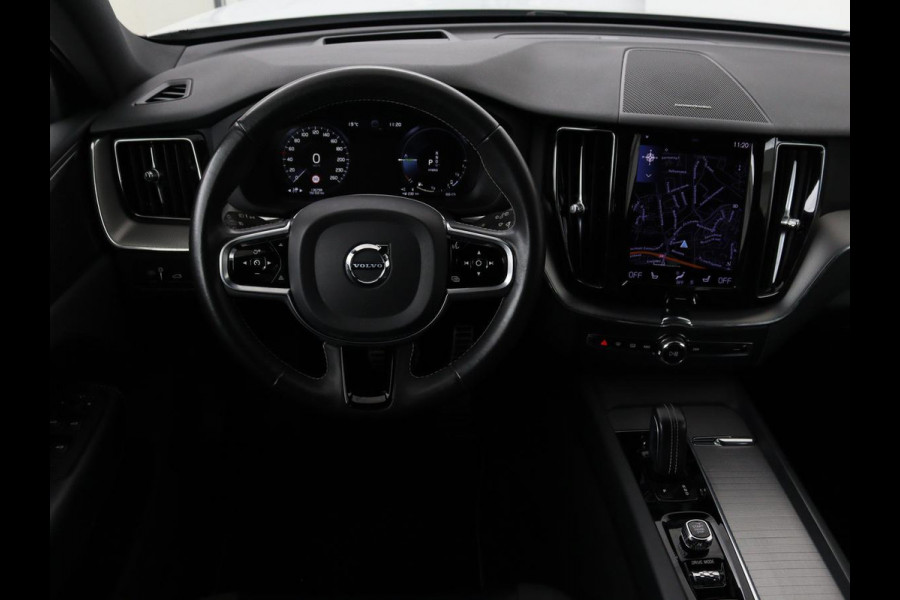 Volvo XC60 2.0 Recharge T6 AWD R Design | Panoramadak | Head-Up | Stoel & stuurverwarming | Camera | Adaptive cruise | Trekhaak | Harman/Kardon | Navigatie | Full LED | 22'' lichtmetalen velgen