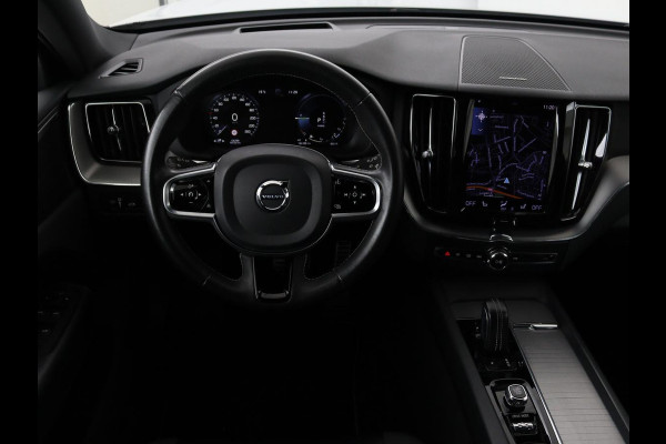 Volvo XC60 2.0 Recharge T6 AWD R Design | Panoramadak | Head-Up | Stoel & stuurverwarming | Camera | Adaptive cruise | Trekhaak | Harman/Kardon | Navigatie | Full LED | 22'' lichtmetalen velgen
