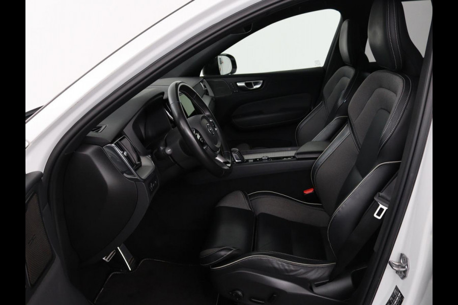 Volvo XC60 2.0 Recharge T6 AWD R Design | Panoramadak | Head-Up | Stoel & stuurverwarming | Camera | Adaptive cruise | Trekhaak | Harman/Kardon | Navigatie | Full LED | 22'' lichtmetalen velgen