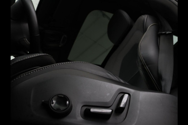 Volvo XC60 2.0 Recharge T6 AWD R Design | Panoramadak | Head-Up | Stoel & stuurverwarming | Camera | Adaptive cruise | Trekhaak | Harman/Kardon | Navigatie | Full LED | 22'' lichtmetalen velgen