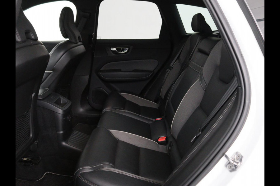 Volvo XC60 2.0 Recharge T6 AWD R Design | Panoramadak | Head-Up | Stoel & stuurverwarming | Camera | Adaptive cruise | Trekhaak | Harman/Kardon | Navigatie | Full LED | 22'' lichtmetalen velgen